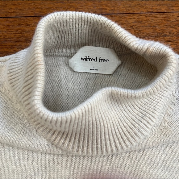 Turtleneck Cropped Merino Wool Sweater - Picture 3 of 11